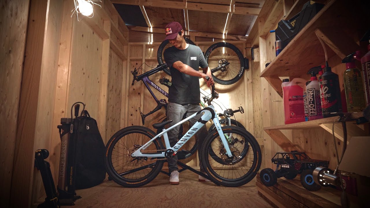 CANYON Carbon Trials Bike Unboxing & Building