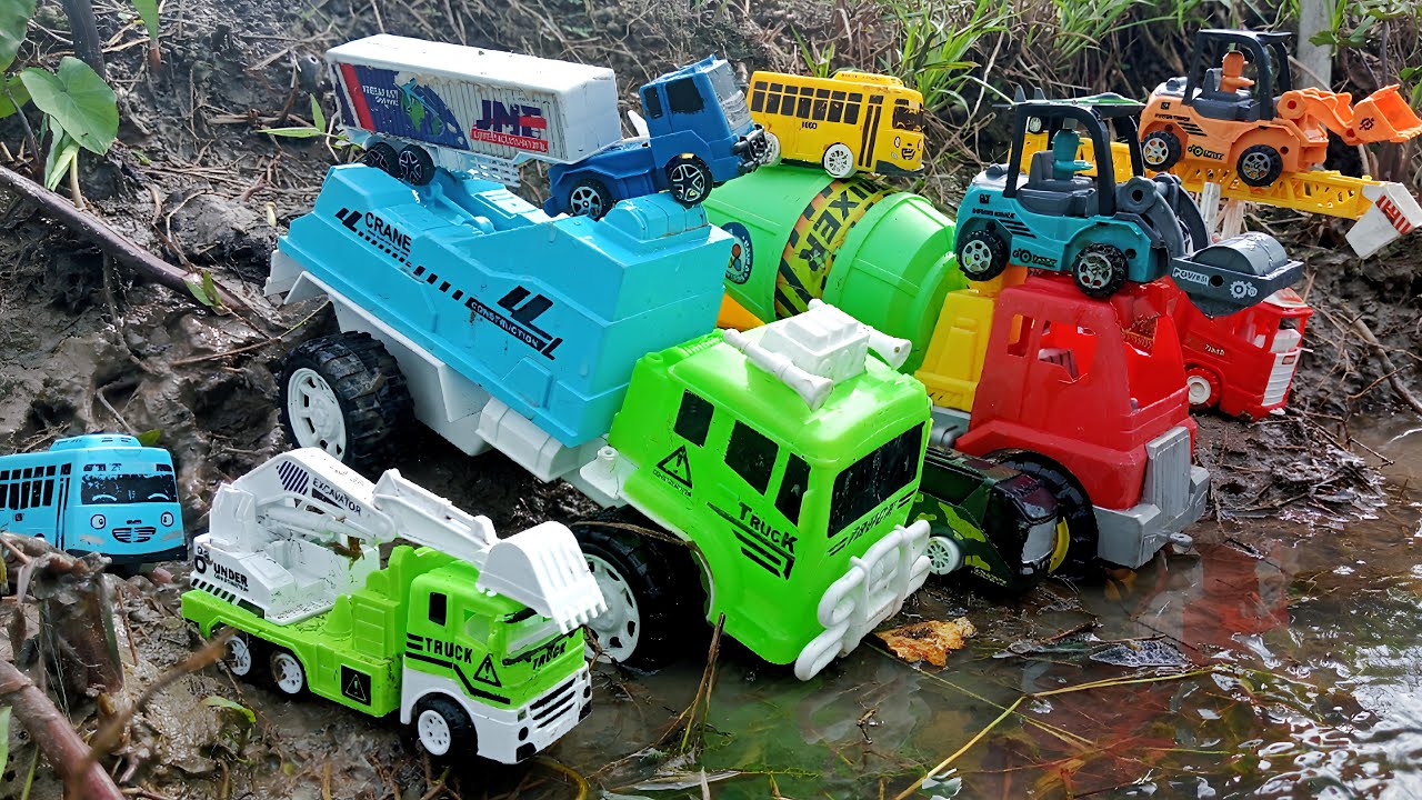 MEMBERSIHKAN MAINAN KOTOR. MOBIL KERUK, MOBIL DEREK, MOBIL DAMKAR, SLENDER, EXCAVATOR.