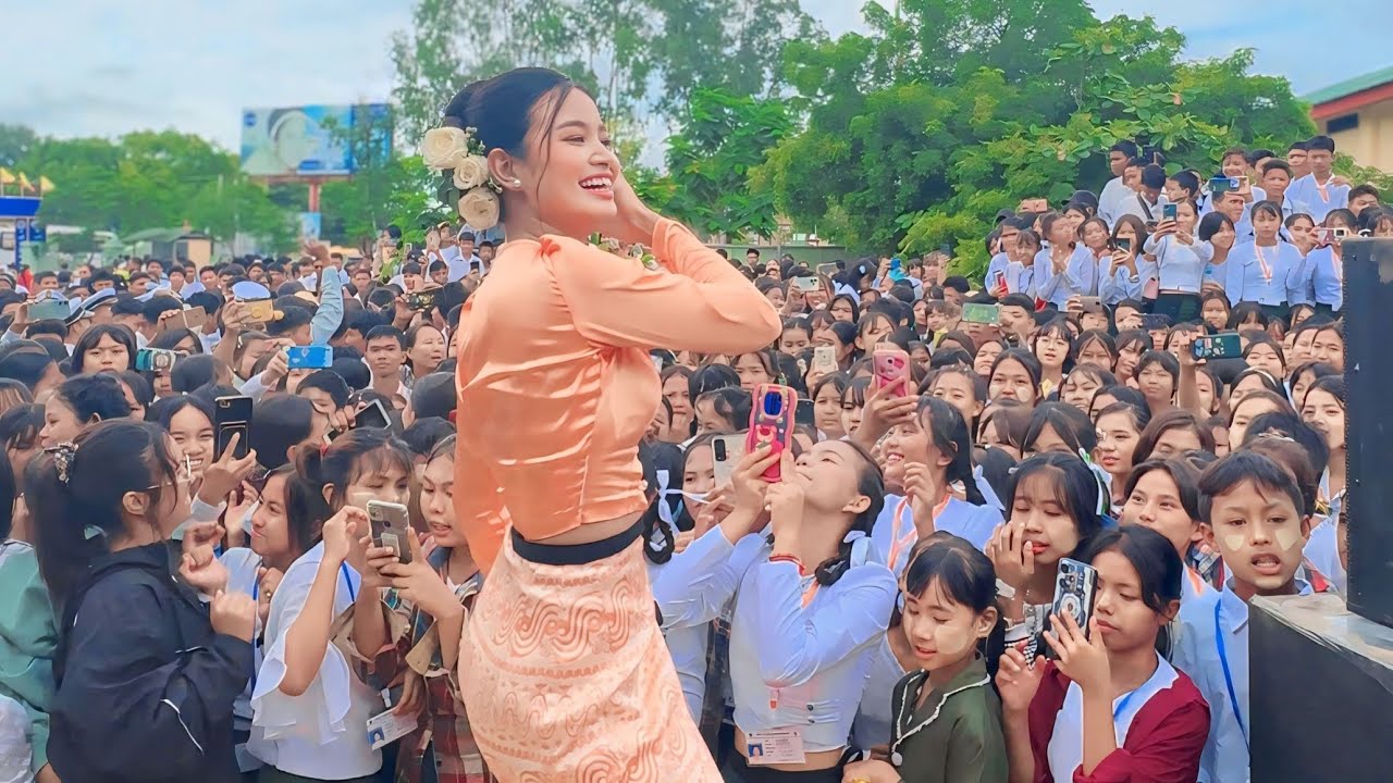 ပွဲတက်လေးမှာ ဖျော်ဖြေမှု အားပေးကြမ်း