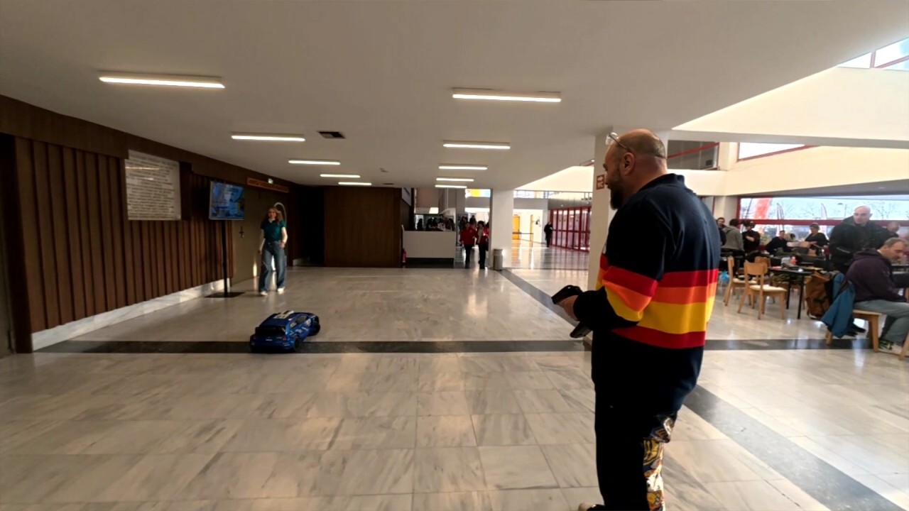Ο ΦΑΝΗΣ ΛΑΜΠΡΟΠΟΥΛΟΣ ΠΑΙΖΕΙ ΜΕ ΤΟ RC ΤΟΥ!!