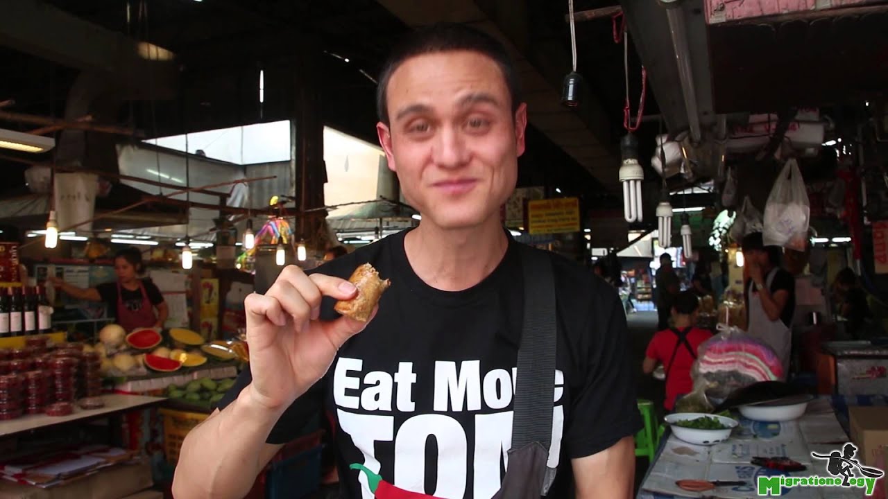 Sai Ua (ไส้อั่ว) - Thai Herb Sausage at Ton Payom Market (ตลาดต้นพยอม), Chiang Mai