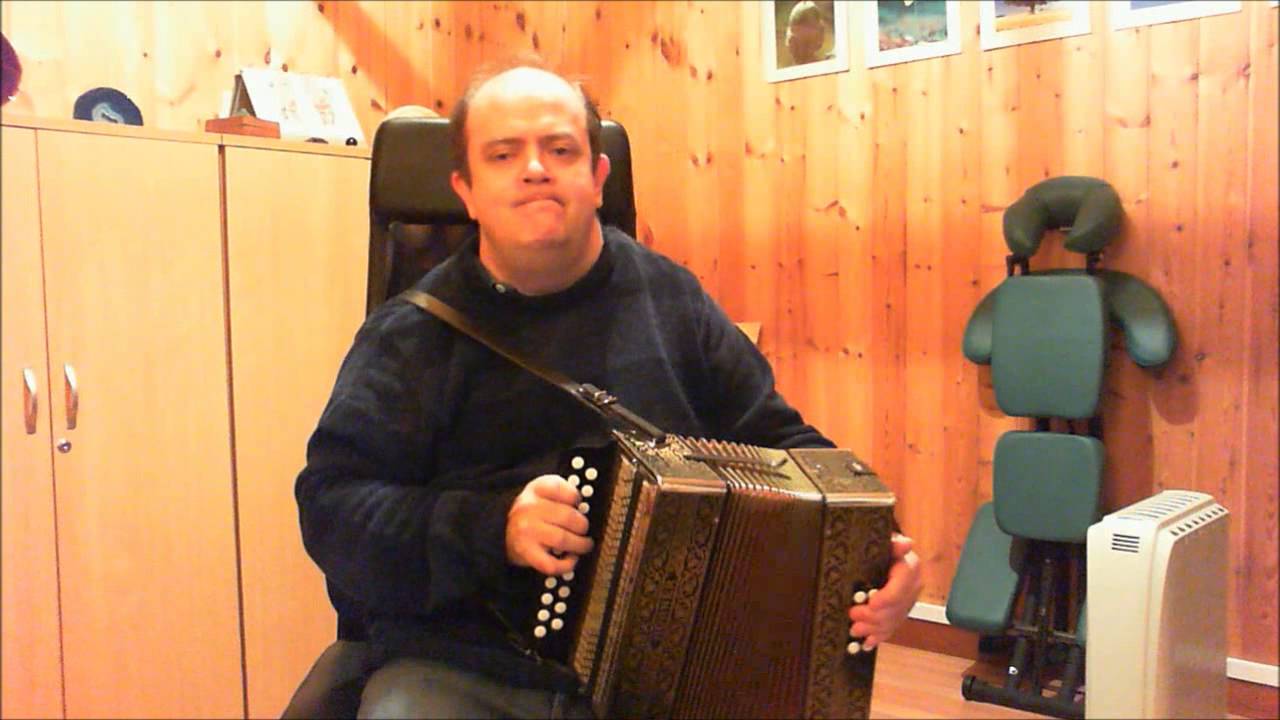 Wraggle Taggle Gypsies (Sheriff's Ride) played by Clive Williams on Melodeon
