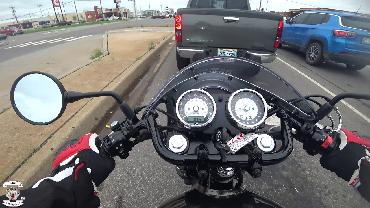 Riding the Kawasaki  W800