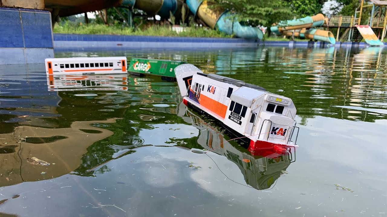 Mencari Mainan Kereta Api Kayu Berenang,CC201,CC206 Vintage, Perumka dan Gerbong Ekonomi