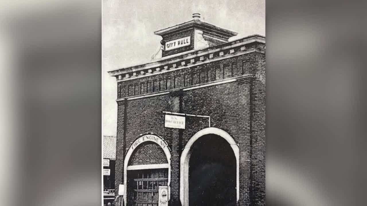 Village demolishes original century-old city hall building
