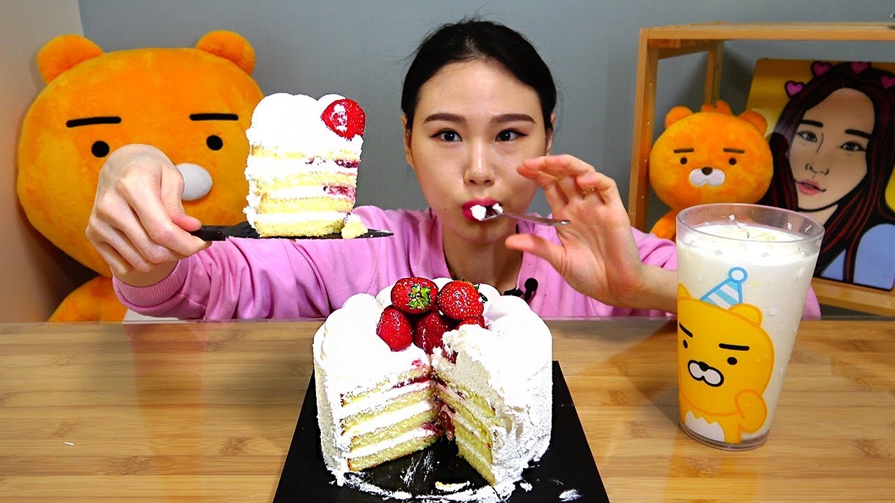 투썸 딸기생크림케이크 먹방 Mukbang