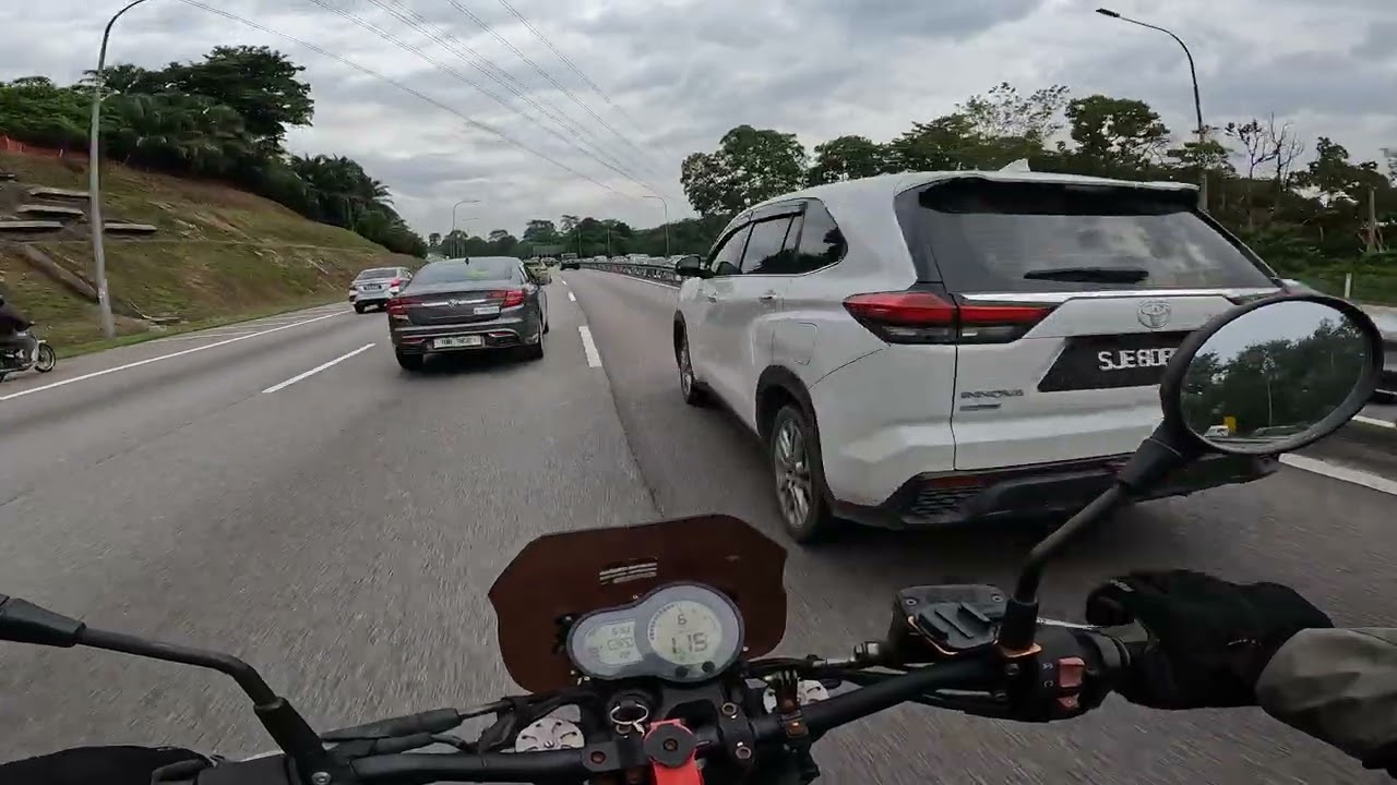 Leoncino 500 Akrapovic sound in 4K