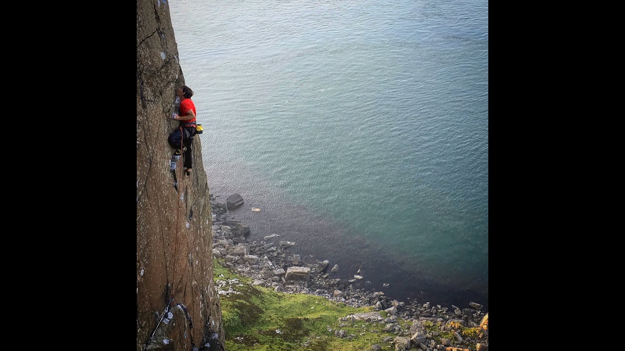 Alex Honnold flashing The Dark Side, E8 6c