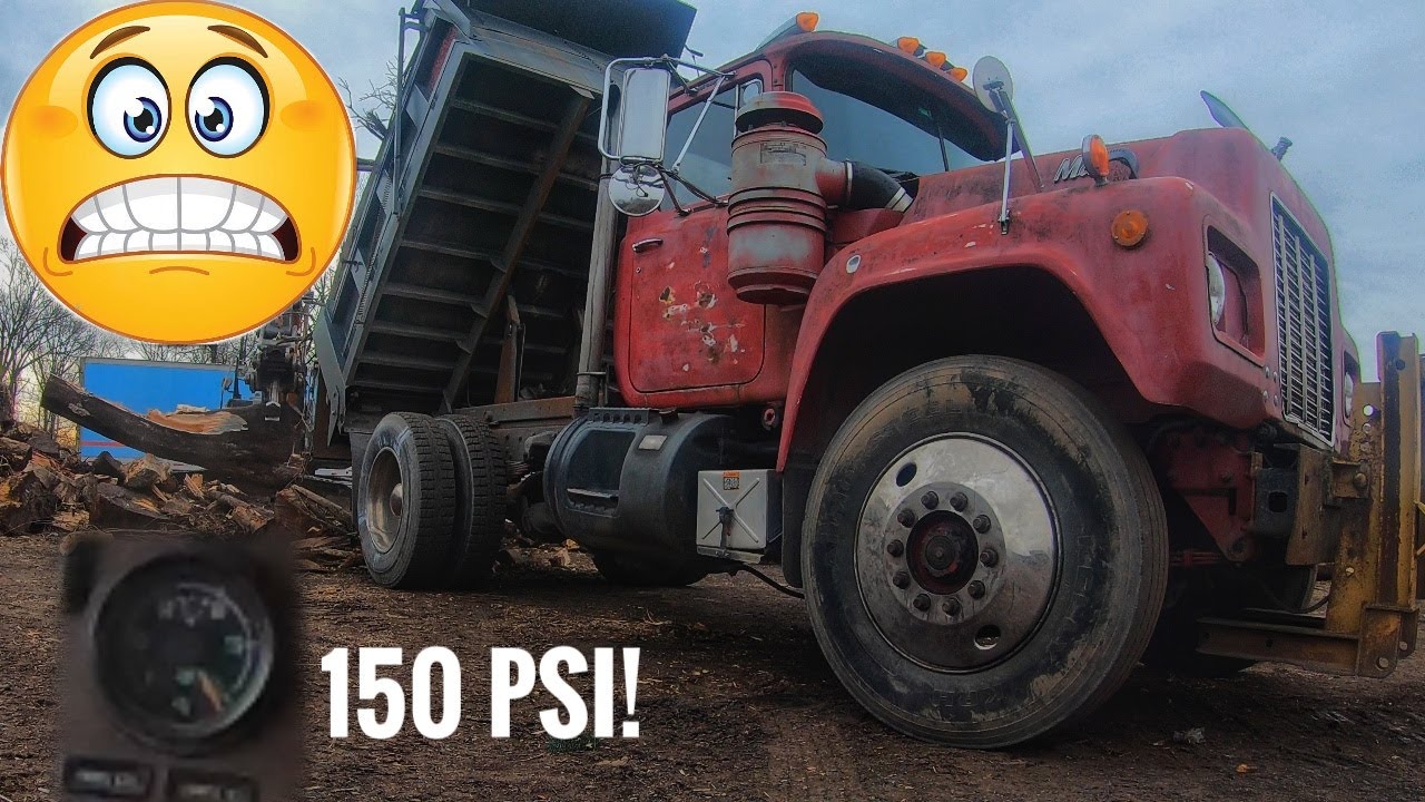 Running Loads In Our 85 Mack R Model And This Happens! (150 PSI)