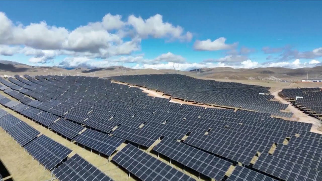 China's first extreme high-altitude photovoltaic station starts operation