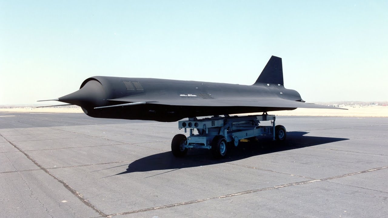 Lockheed D-21: американский автономный разведывательный дрон, способный развивать скорость в 3 Маха.