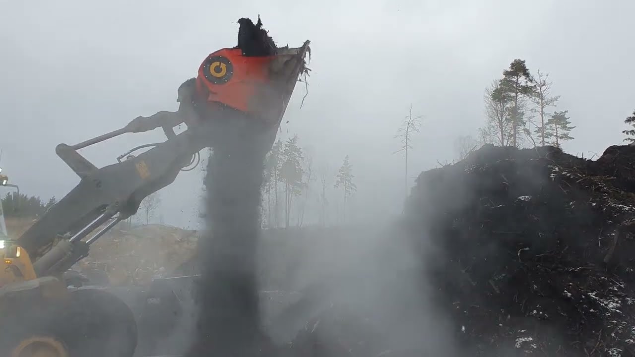 Rivning av trädgårdskompost med ALLU Transformer