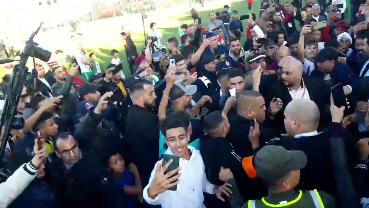 استقبال الأبطال.. ساكنة القصر الكبير تستقبل ابنها البار اشرف حكيمي بحفاوة كبيرة