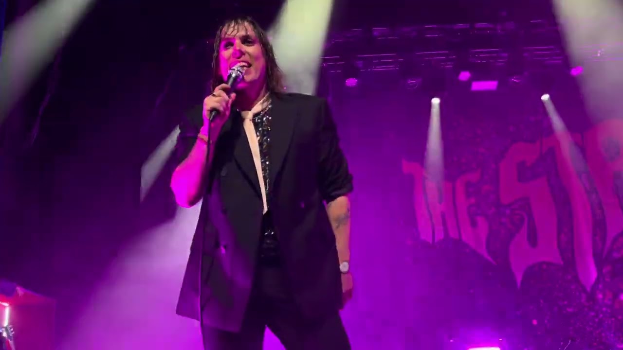 The Struts, “Black Swan,” (Brooklyn Paramount, NY, 8/22/25)