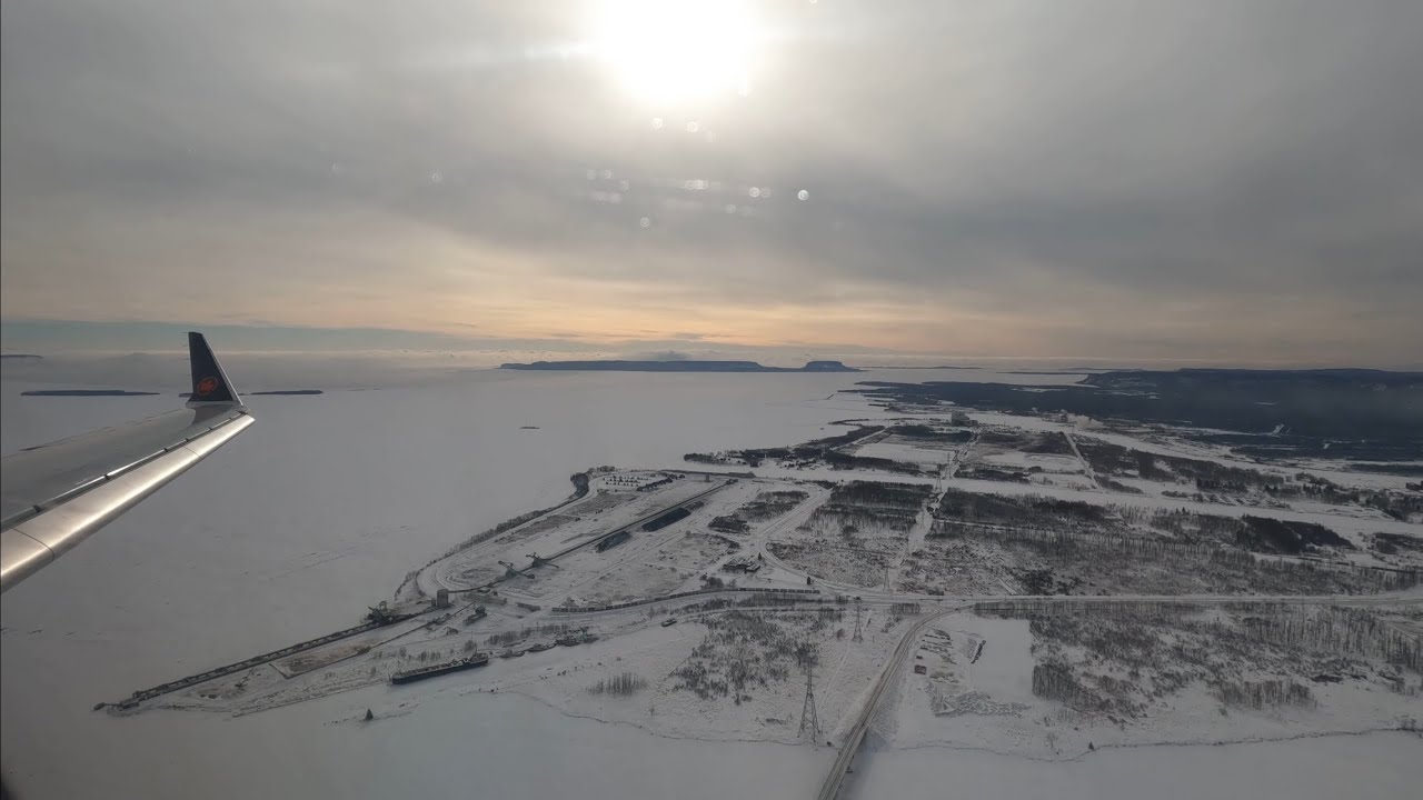Air Canada CRJ-900 Landing in Thunder Bay with -36°C/-33°F (wind chill)