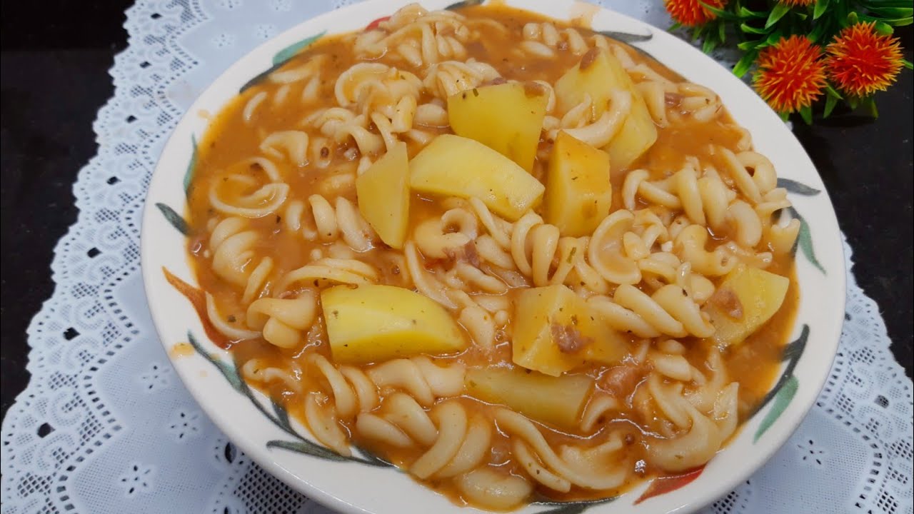 SOPA DE MACARR&Atilde;O COM BATATAS