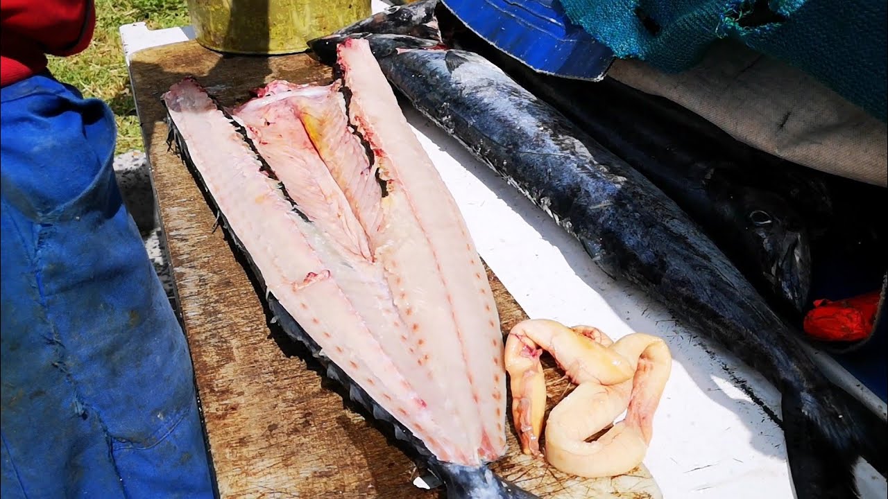 WHEN THE SNOEK BAKKIE CAME AROUND. CAPE TOWN FAVORITES. TRADITIONS. 🐟🐟