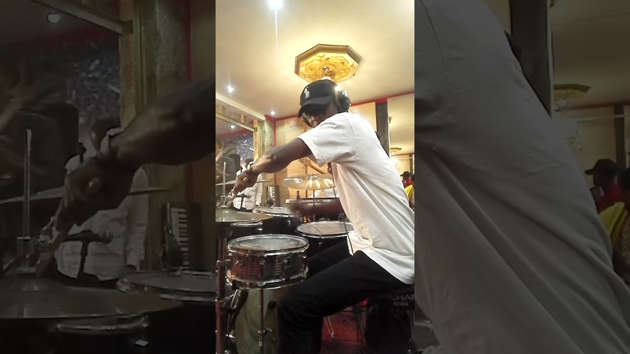 Un peu du medley : Rumba, Makosa, Agwaya + Seben truqué ça donne du feeling incommensurable