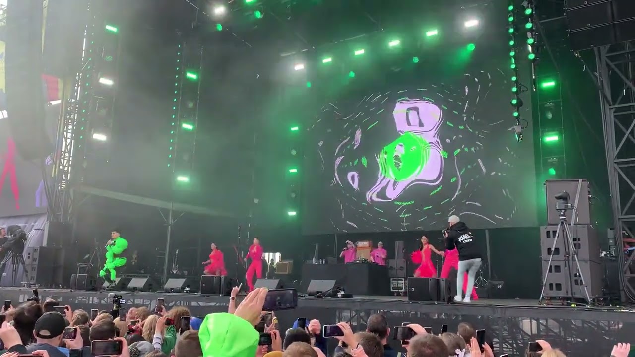 🇫🇮 Käärijä - Cha cha cha (Live in Eurovision Village 10.5.2023)