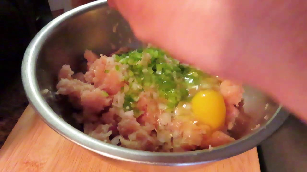 HOW TO MAKE GROUND CHICKEN BURGERS