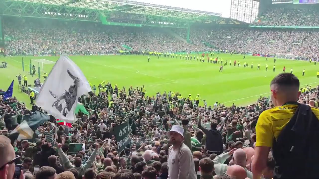 Celtic vs Hearts. Dramatic title win. Celtic fans invaded the pitch. Crazy scenes on Celtic Park