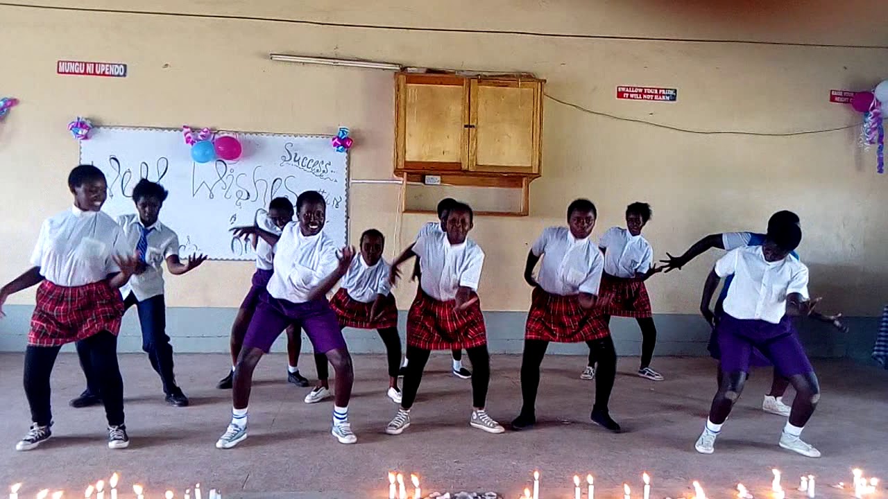 AIC CHEBISAAS GIRLS PERFORMING 'SUCCESS' on 2018 F4's Leavers Party