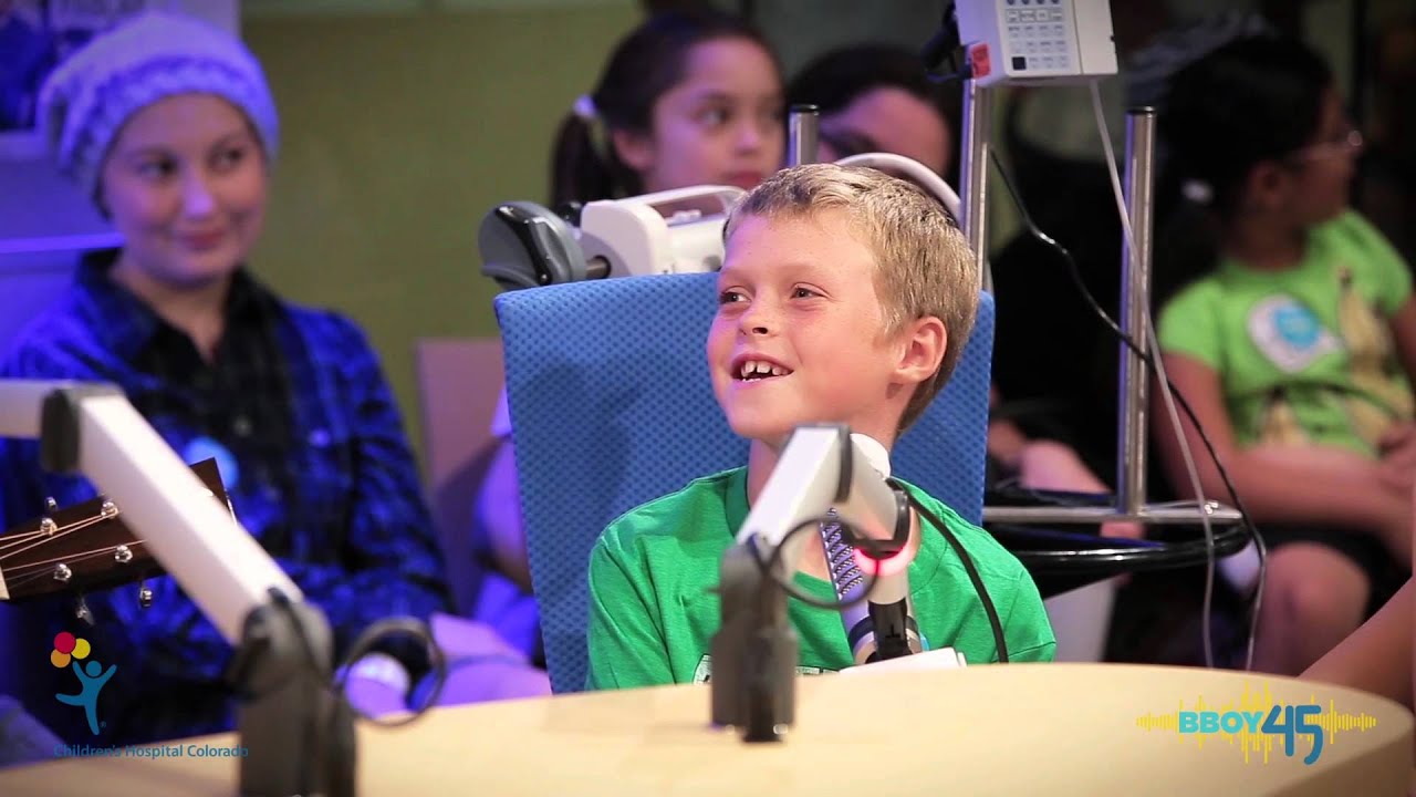 Gavin DeGraw sings to kids at Children's Hospital Colorado