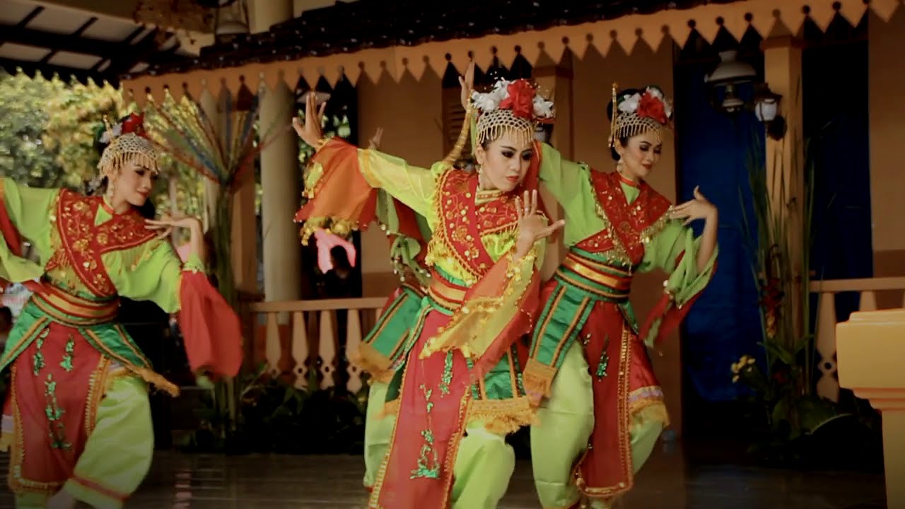Tari Lenggang Nyai (TMII 2015)