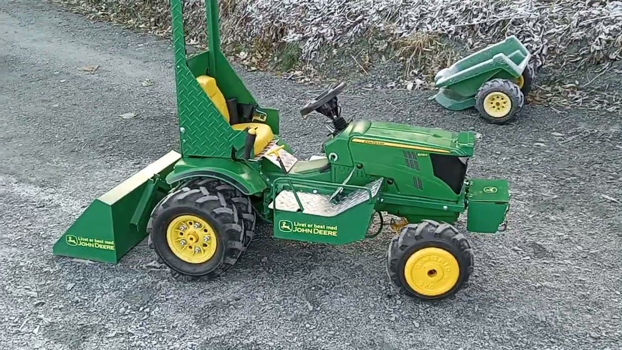 John deere pedal tractor.