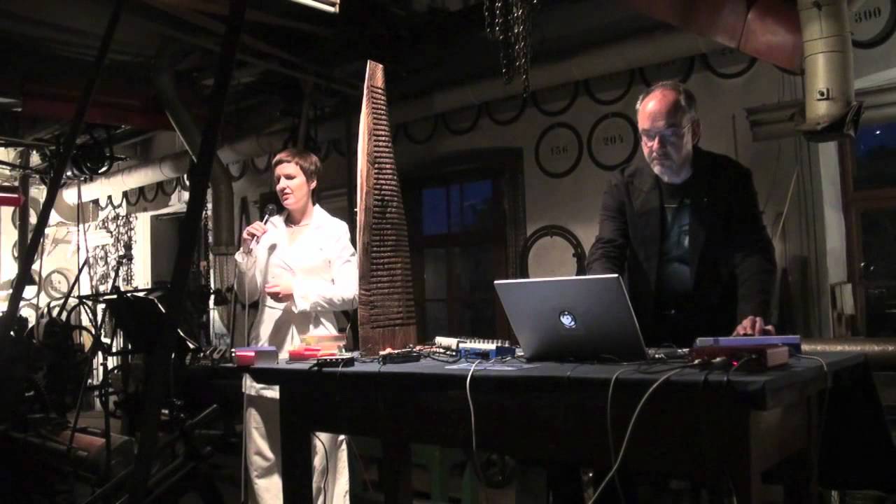 OUT OF THE BLUE: Falco, Einzelhaft