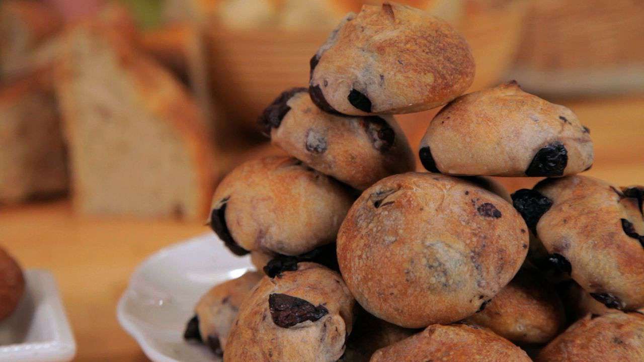 How to Make Crusty Olive Dinner Rolls | Make Bread