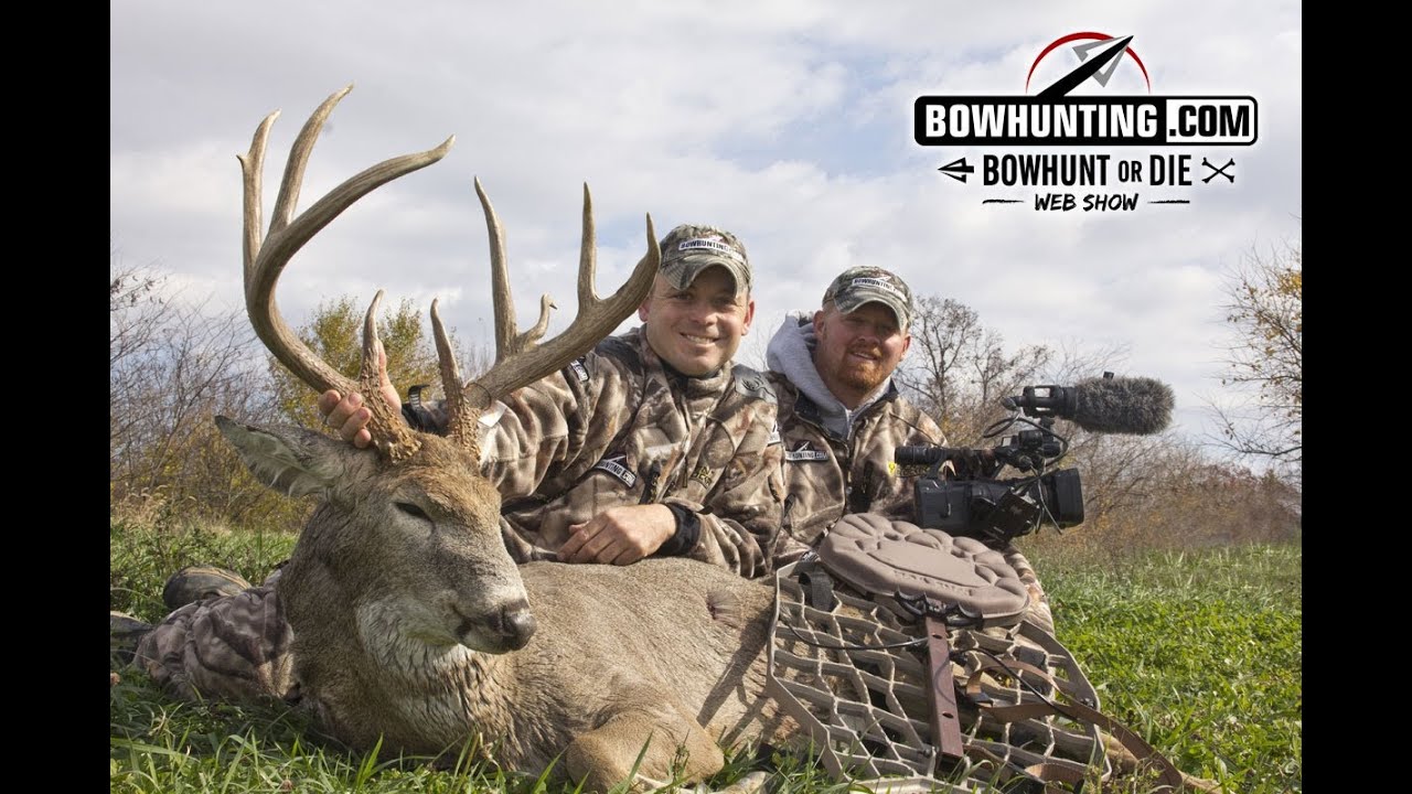 170" Buck Shot While Grunting & Chasing Doe