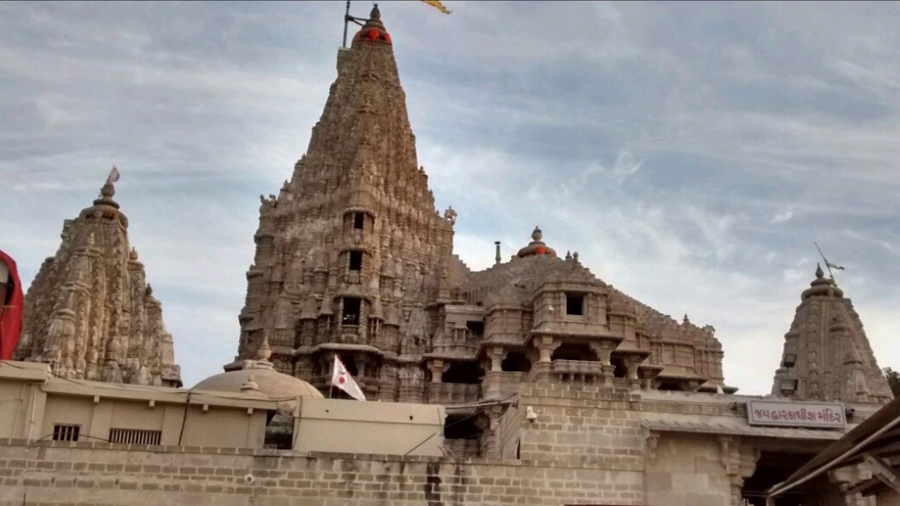 Amazing Dwarkadhish Hindu temple and other impressive temples