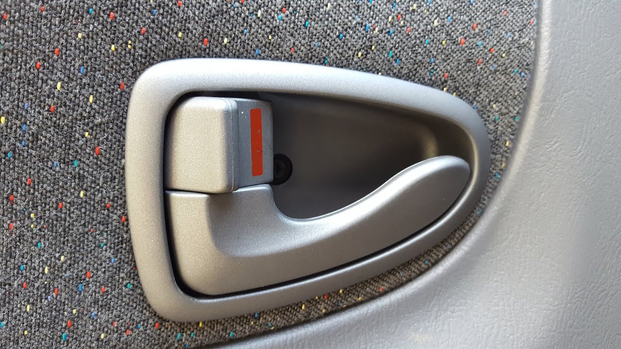 Ремонт ручки открывания двери на Хендай Акцент (Hyundai Accent) 2007 г.в. своими руками.