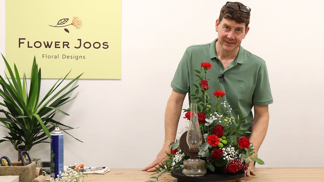 How To Make A Floral Christmas Lamp Design