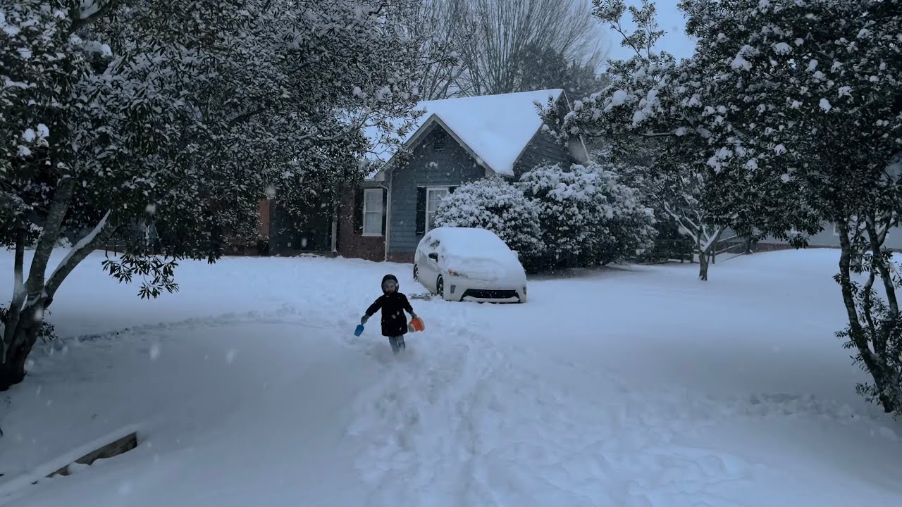 Historic snowfall hits Charlotte