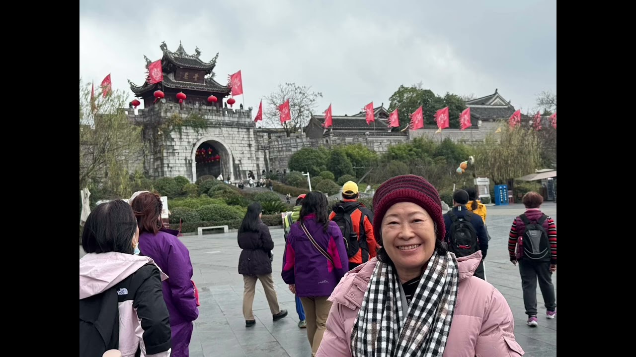 2025/12/22 第八天的行程，明天ㄧ大早的飛機，所以今天也是最後玩整天的行程了！有夜郎穀、青雲市集、青雲古鎮、天河潭風景區+遊船！
