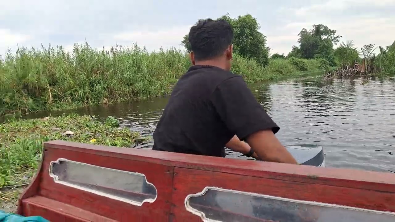 Sampah menghalangi jalan speed