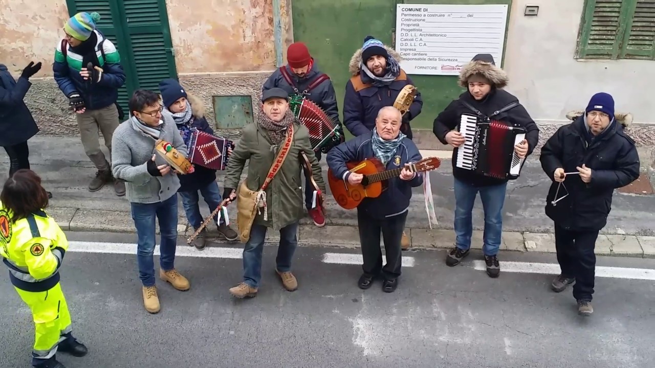 La Pasquella! Non sapevo cosa fosse e così me l'hanno cantata e dedicata!!!