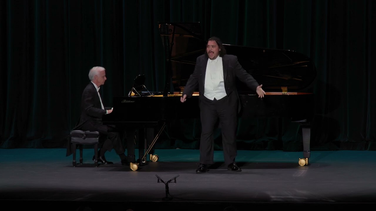 Angel Raii Gomez, tenor - 