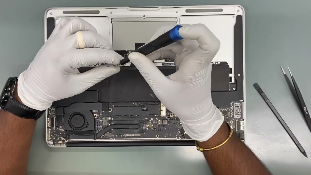 MacBook Air (13-inch, Early 2015) Trackpad Replacement