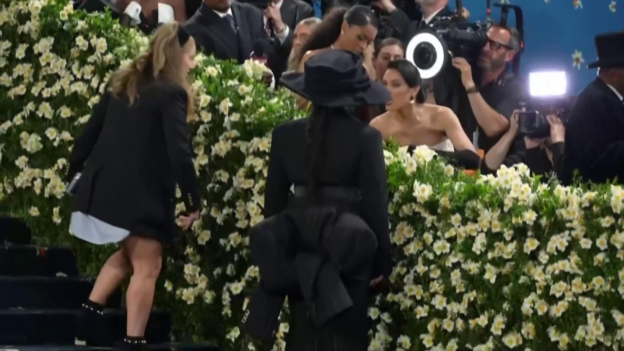 Stars Shine at Met Gala 2025: Stunning Fashion on Red Carpet | NYC Fashion | AT World News LIVE