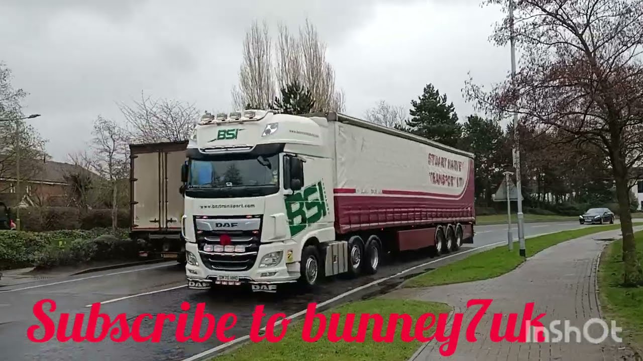 this is a walking video in Hatfield Hertfordshire in the UK