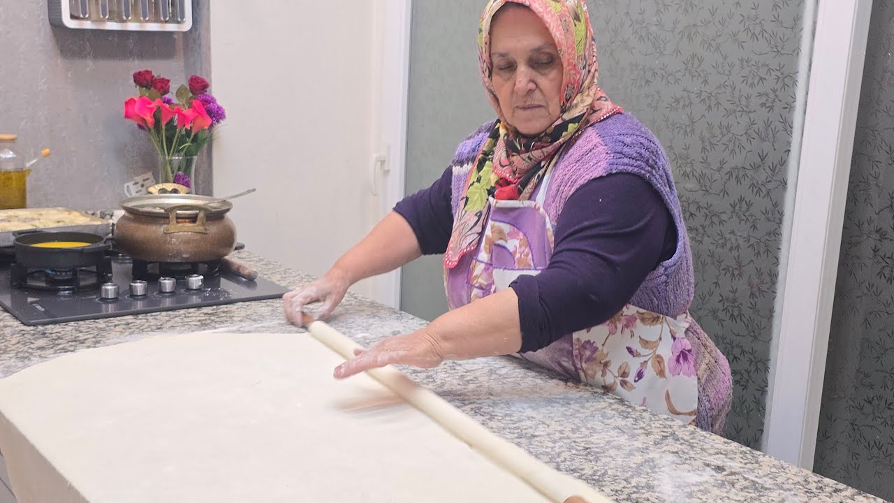 RAMAZAN MENÜSÜNDE KESİNLİKLE OLMASI GEREKEN BÖREK PATATESLİ BÖREK . İFTARA SAHURA 
