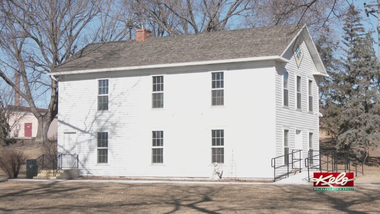 Yankton trying to restore replica Capitol building