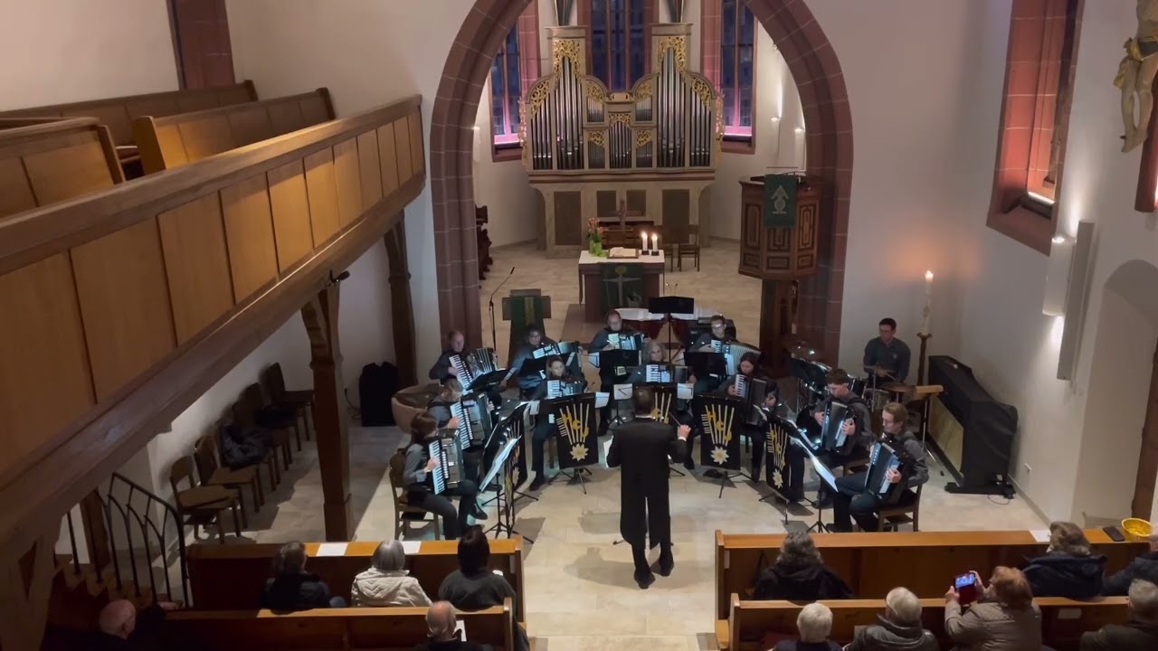  Dirigent Alexey Manyak, Orchester 《 Edelweiß 》,— V. Virtanen & J.S.Salovaara 《 Sandstorm 》 