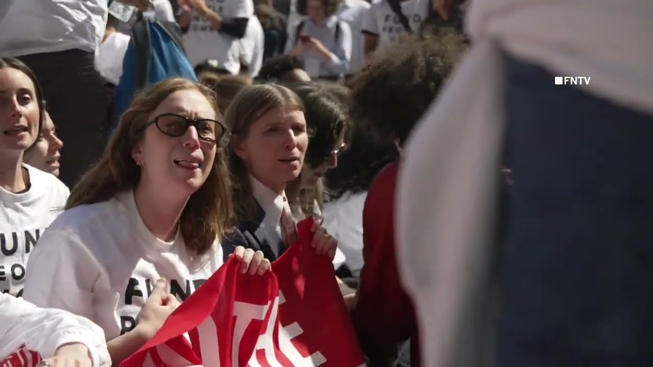 Mass Arrests as Celebrities Join HUNDREDS who Block UN Road against Netanyahu Visit