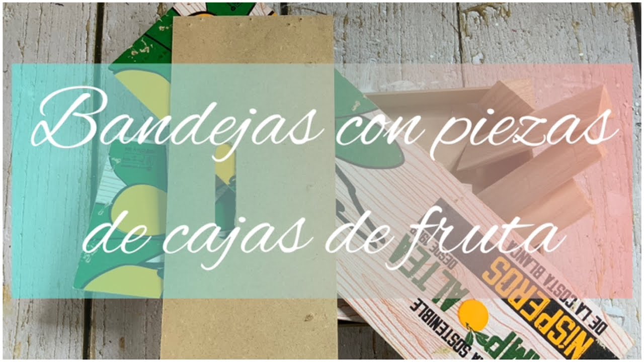 Bandejas con piezas de cajas de fruta