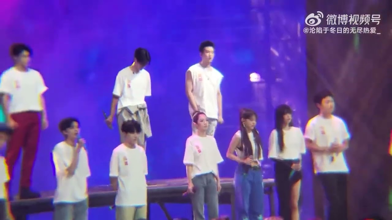 [Fancam] Cheng Xiao  -《天天快乐歌》at Yuehua Family 14th Anniversary Concert
