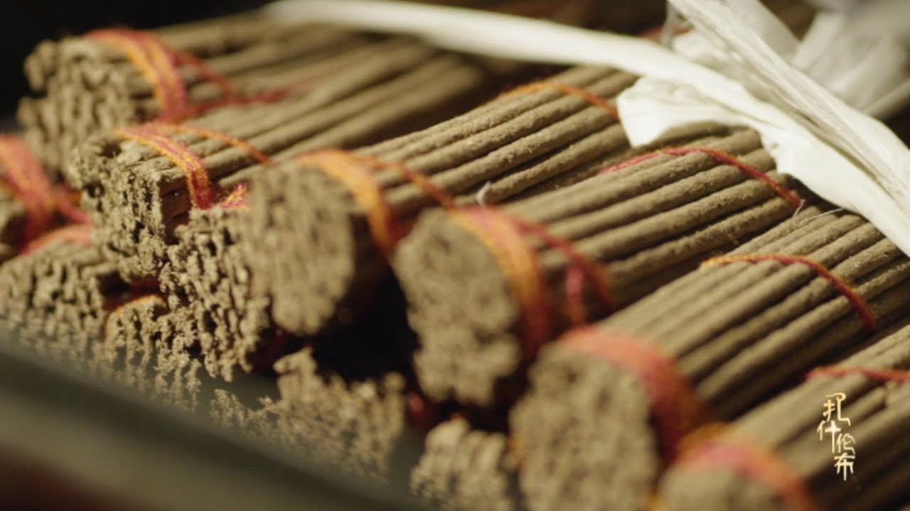 Production d'encens tibétain au monastère de Tashilhunpo